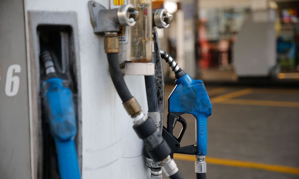 Mistura de etanol na gasolina sobe para 30% e biodiesel vai a 15% em agosto