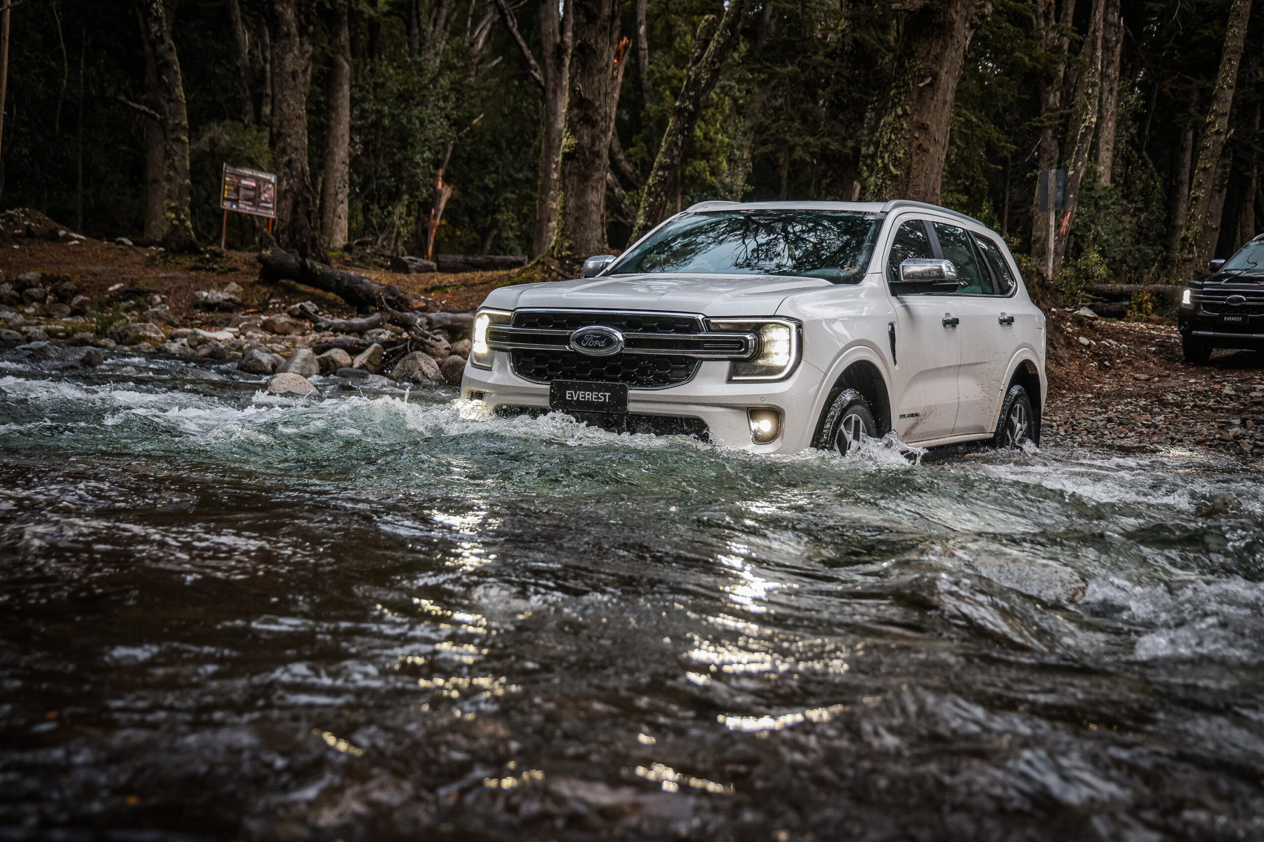 Ford mostra Everest que será vendido em 2026 com motor 2.3 e sete lugares