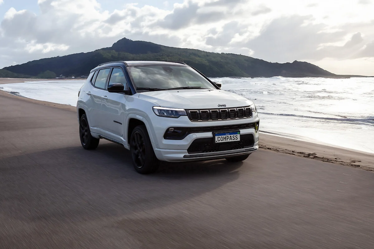 Jeep Compass 2026 estreia com até R$ 20 mil de desconto