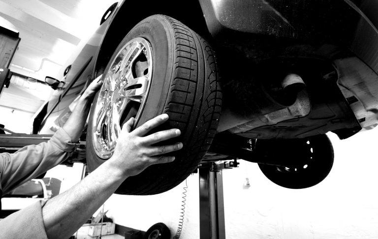 Rodízio de pneus equilibra o carro