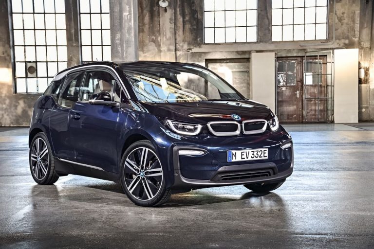 Compacto elétrico da BMW, o novo i3 chega renovado ao Brasil por R$ 199 mil