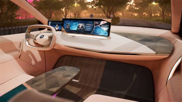 BMW bate à porta da CES com visão do futuro da autonomia e uma moto sem piloto