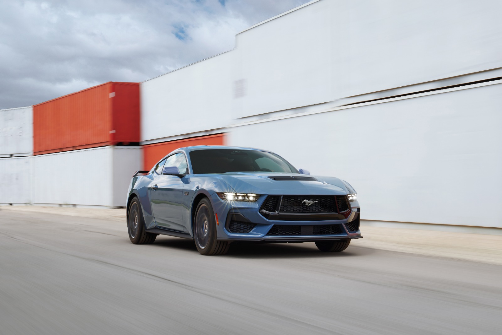 Dirigimos a sétima geração do Mustang GT Performance que está mais potente